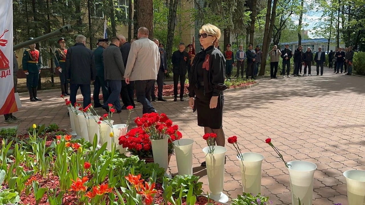 Надежда Ибрагимовна Демкина, председатель Территориального Союза работодателей «Объединённой Конфедерации промышленников и предпринимателей в САО г. Москвы», приняла участие в торжественном мероприятии ФГУП НАМИ, посвящённом памяти работников предприятия,